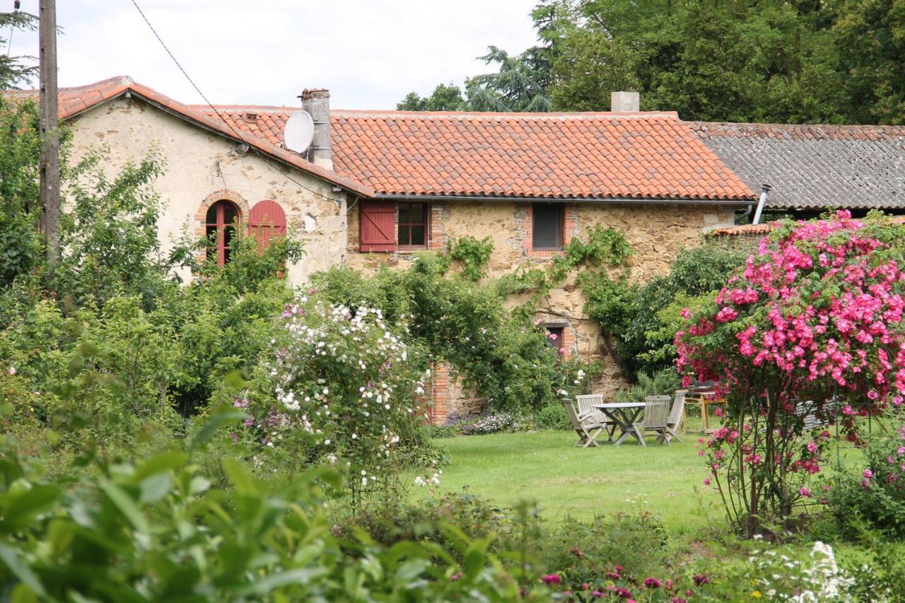 Вилла Domaine Des Roches Blanches Le Pin  Экстерьер фото