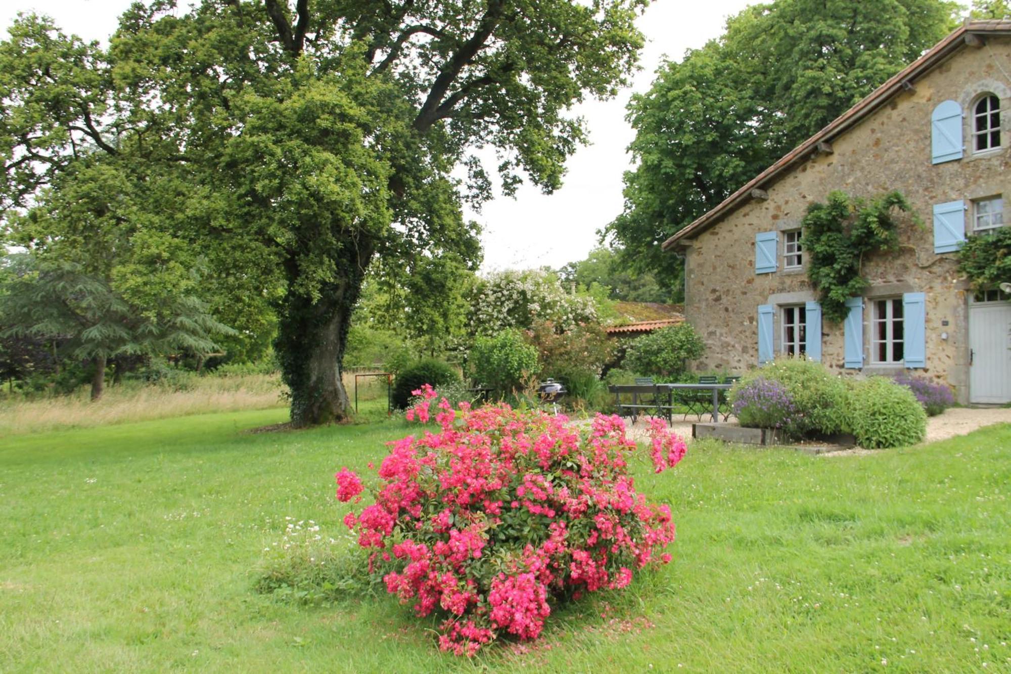 Вилла Domaine Des Roches Blanches Le Pin  Экстерьер фото