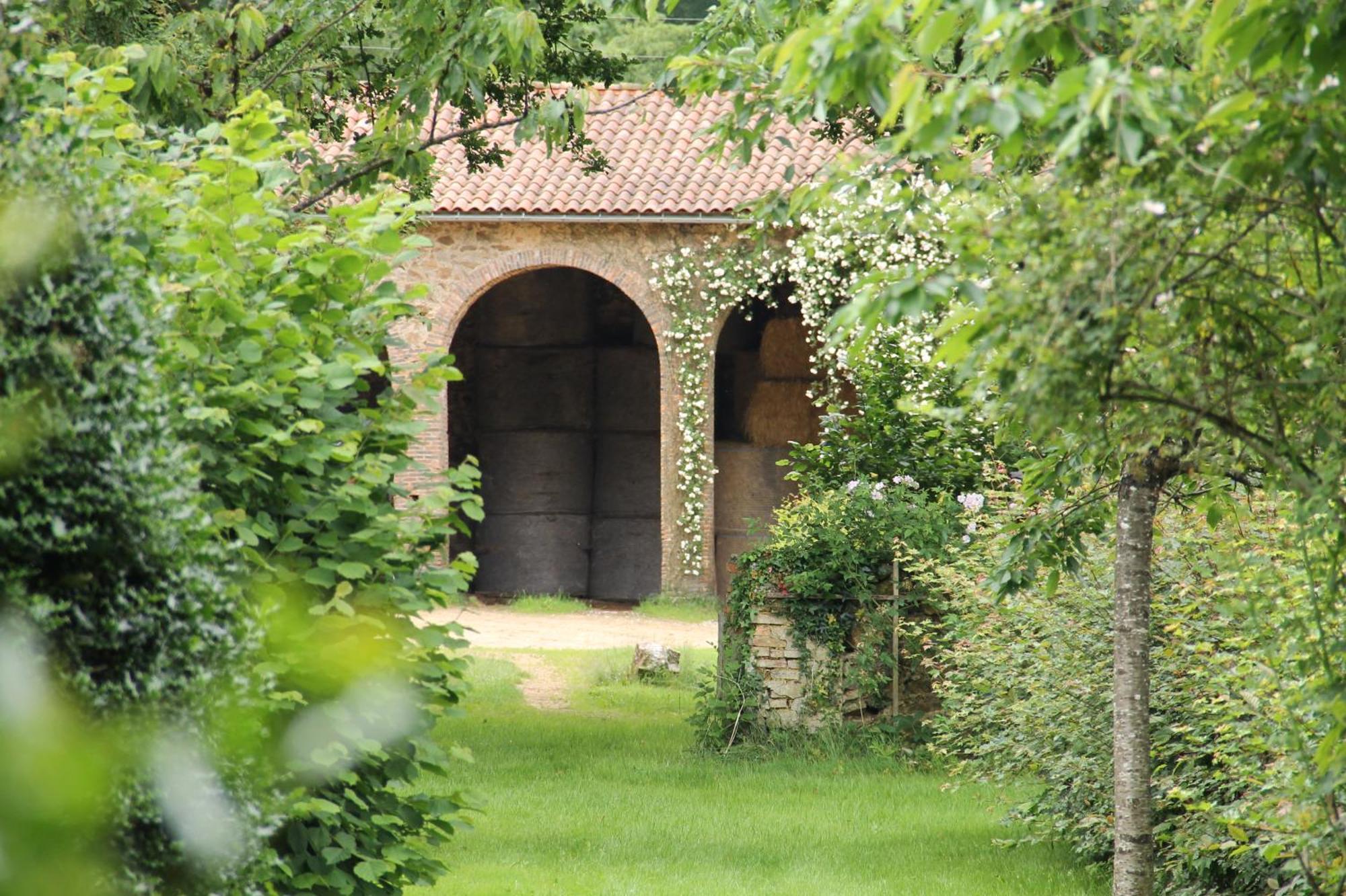 Вилла Domaine Des Roches Blanches Le Pin  Экстерьер фото